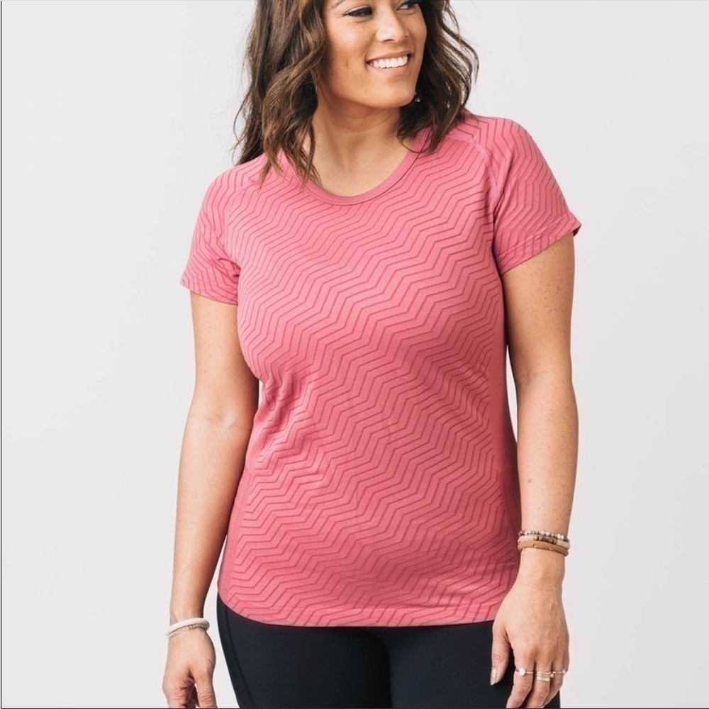 ZYIA Active Poppy Chevron Short Sleeve Tee Shirt Pink Size Small